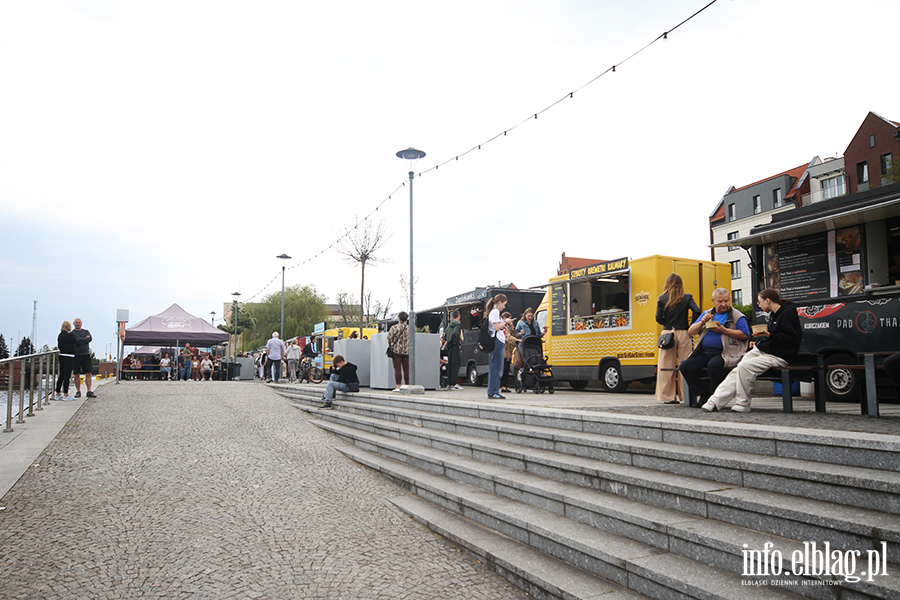 Na Bulwarze Zygmunta Augusta zaparkoway food trucki, fot. 20