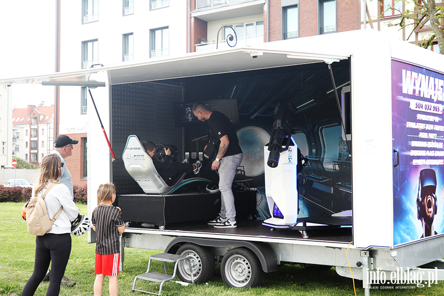 Na Bulwarze Zygmunta Augusta zaparkoway food trucki, fot. 21