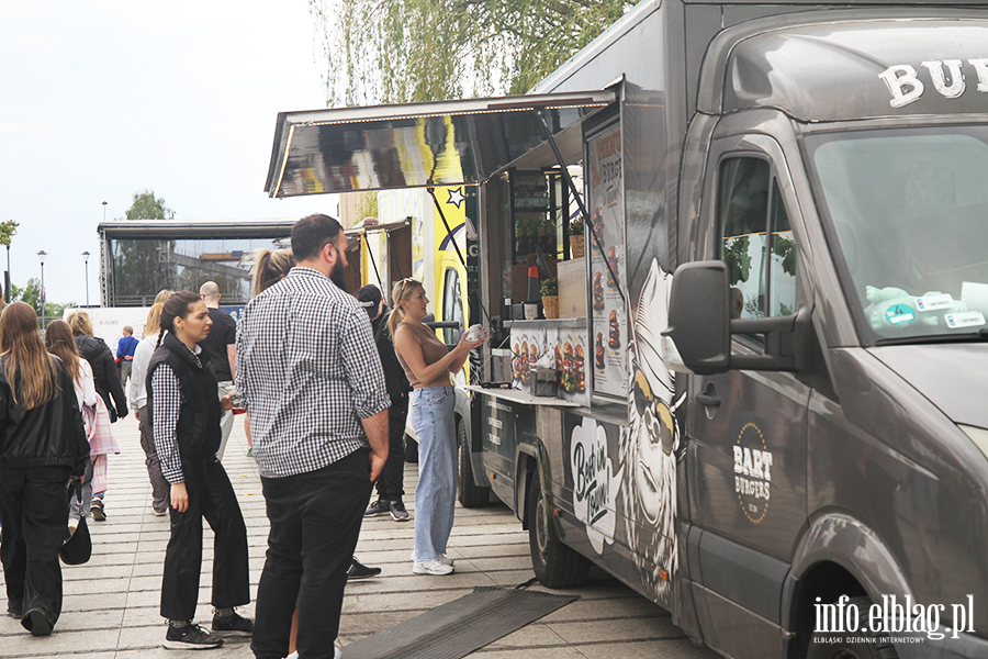 Na Bulwarze Zygmunta Augusta zaparkoway food trucki, fot. 24