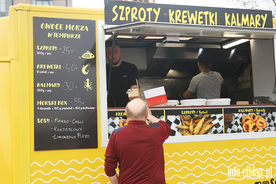 Na Bulwarze Zygmunta Augusta zaparkoway food trucki, fot. 29