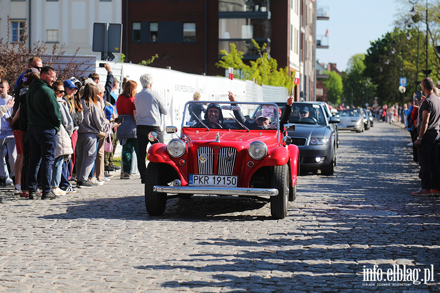 Parada kabrioletw ulicami Starego Miasta., fot. 100