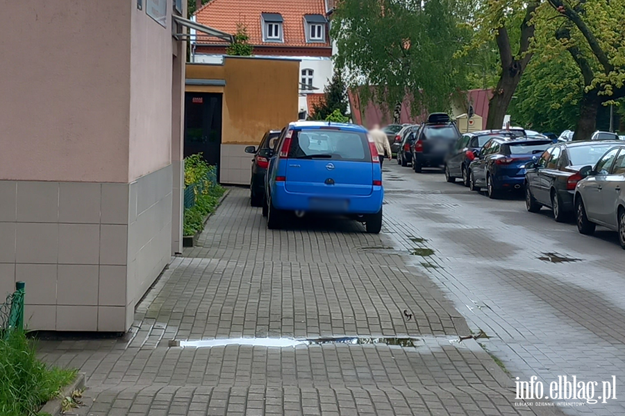 Mistrzowie Parkowania w Elblągu (część 390), fot. 5