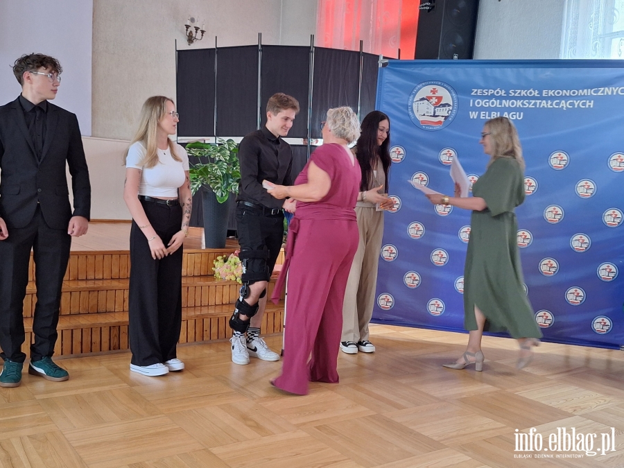 Zakoczenie roku szkolnego w Zespole Szk Ekonomicznych i Oglnoksztaccych, fot. 1