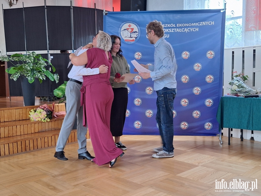 Zakoczenie roku szkolnego w Zespole Szk Ekonomicznych i Oglnoksztaccych, fot. 32