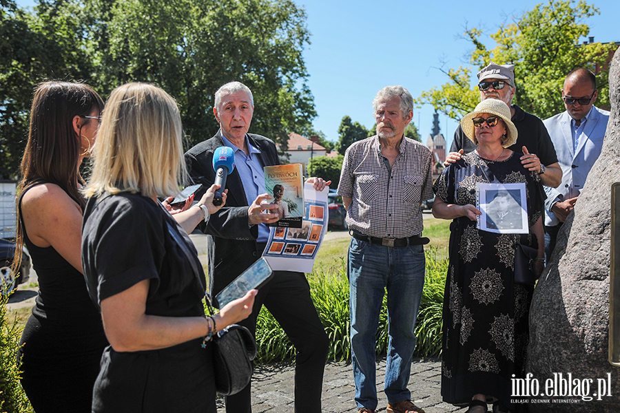 Konferencja pod pomnikiem Sprawy Elblskiej, fot. 12