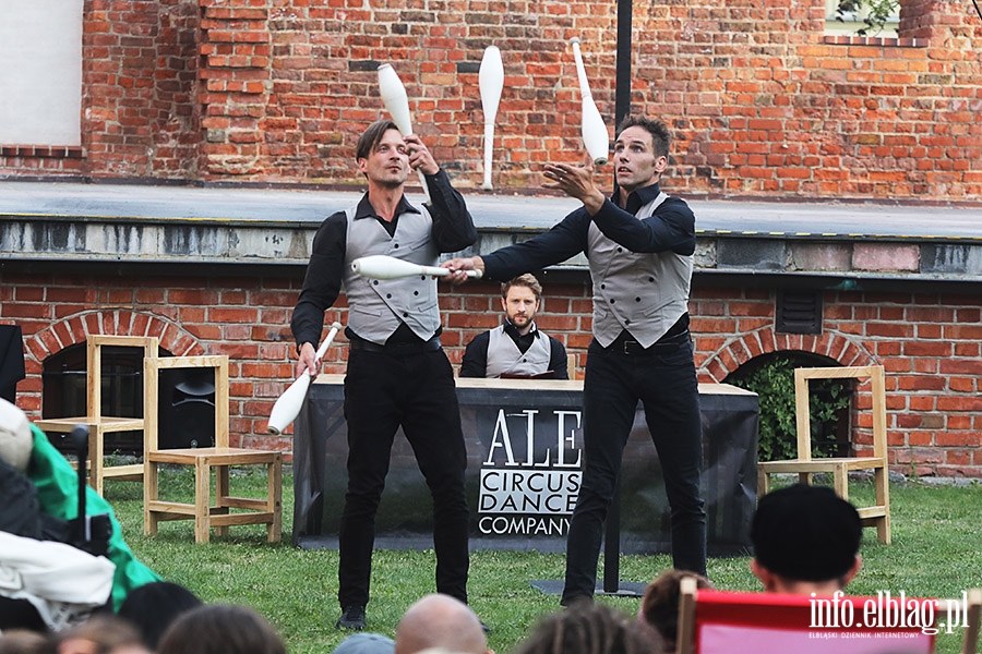 "Gentlemen's Circus", czyli onglerka, elegancja i humor, fot. 23