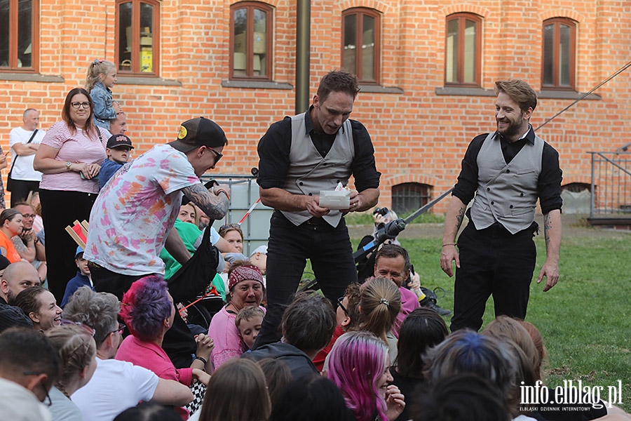 "Gentlemen's Circus", czyli onglerka, elegancja i humor, fot. 26
