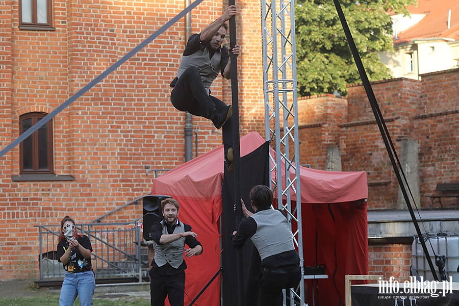 "Gentlemen's Circus", czyli onglerka, elegancja i humor, fot. 72