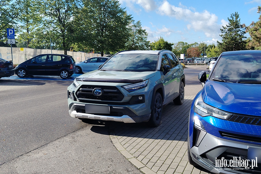 Mistrzowie Parkowania w Elbl�gu (cz�� 420), fot. 4