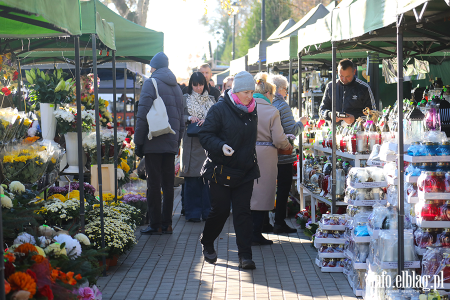 Elblanie odwiedzili groby bliskich, fot. 6