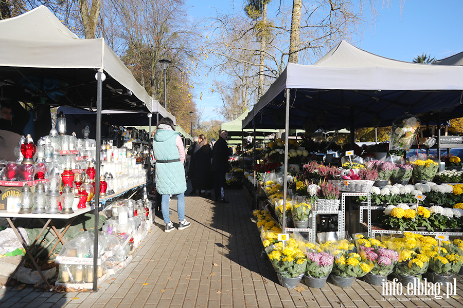 Elblanie odwiedzili groby bliskich, fot. 9