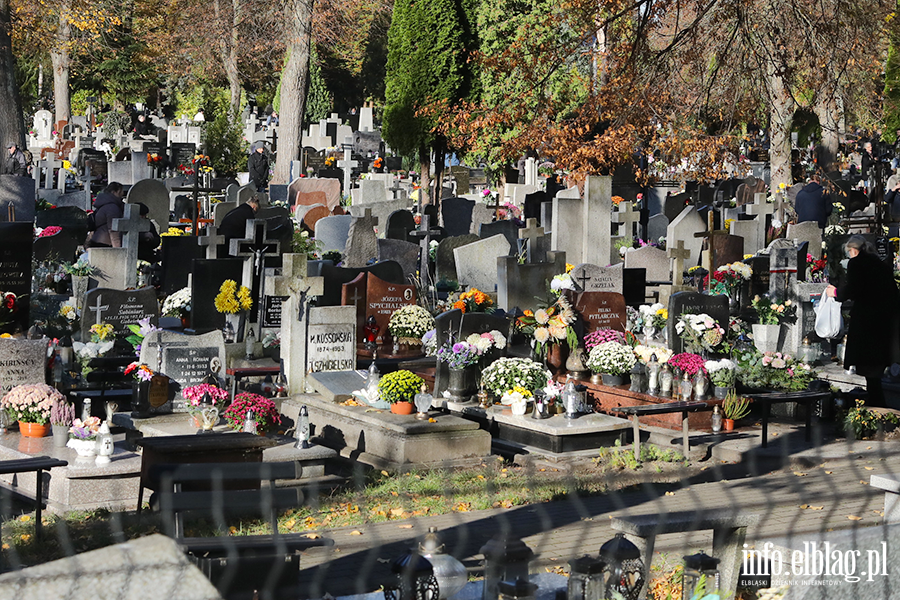 Elblanie odwiedzili groby bliskich, fot. 21
