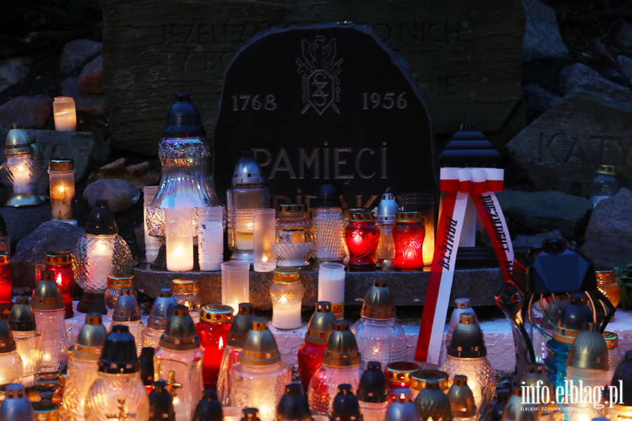 Tysice zniczy rozwietlio cmentarz Agrykola, fot. 17