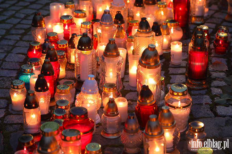 Tysice zniczy rozwietlio cmentarz Agrykola, fot. 25