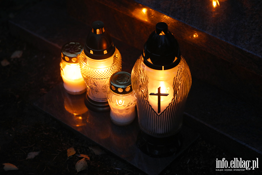 Tysice zniczy rozwietlio cmentarz Agrykola, fot. 35