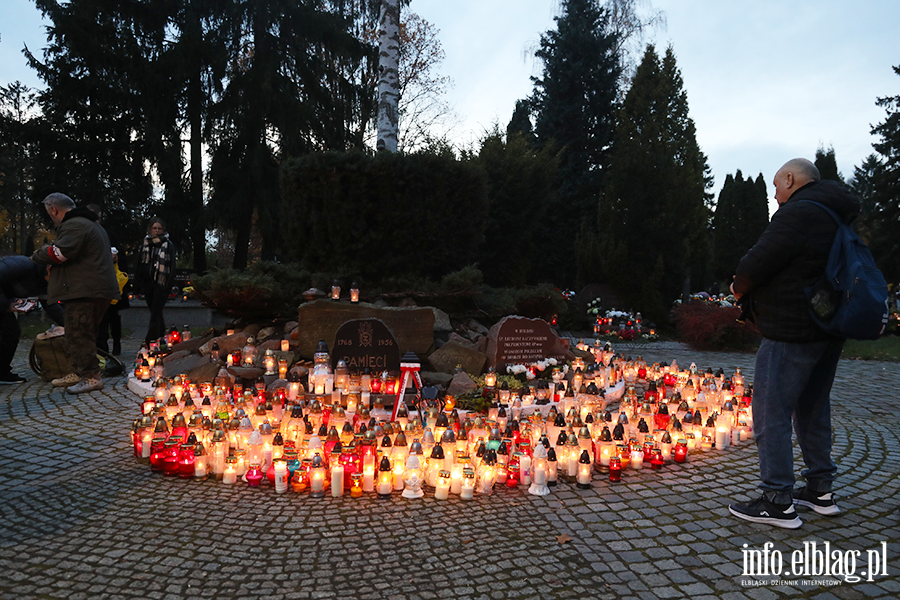 Tysice zniczy rozwietlio cmentarz Agrykola