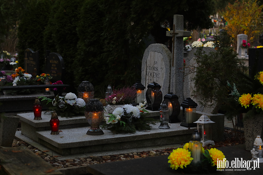 Cmentarz D�bica w blasku zniczy, fot. 3