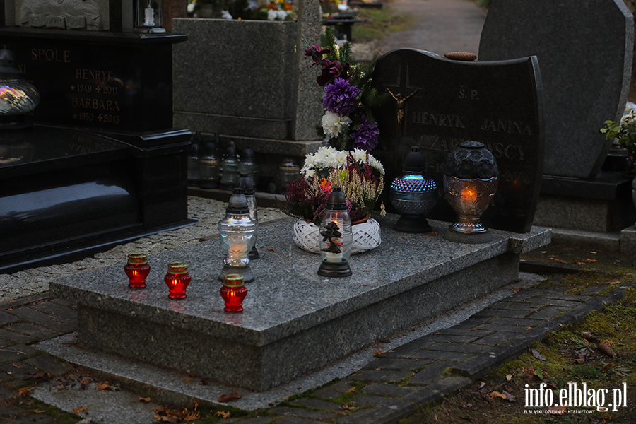 Cmentarz D�bica w blasku zniczy, fot. 5