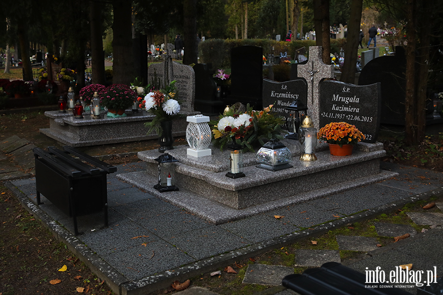 Cmentarz D�bica w blasku zniczy, fot. 6