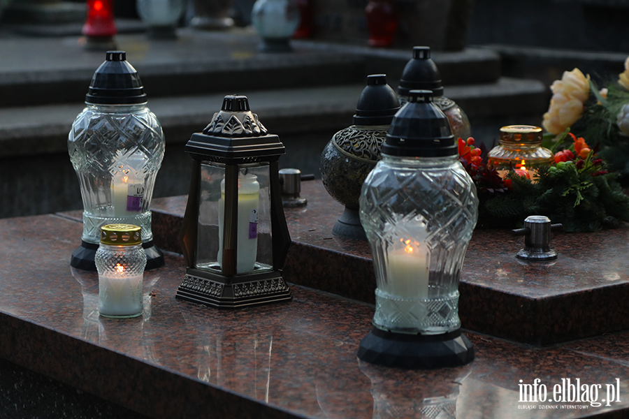 Cmentarz D�bica w blasku zniczy, fot. 7