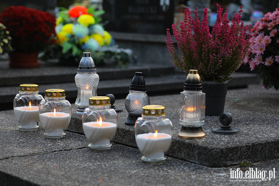 Cmentarz D�bica w blasku zniczy, fot. 8