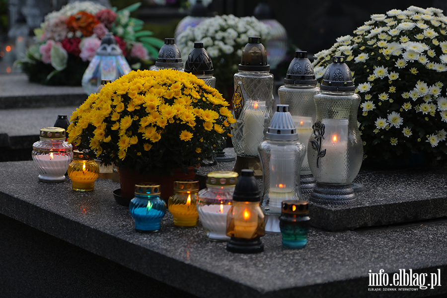 Cmentarz D�bica w blasku zniczy, fot. 9