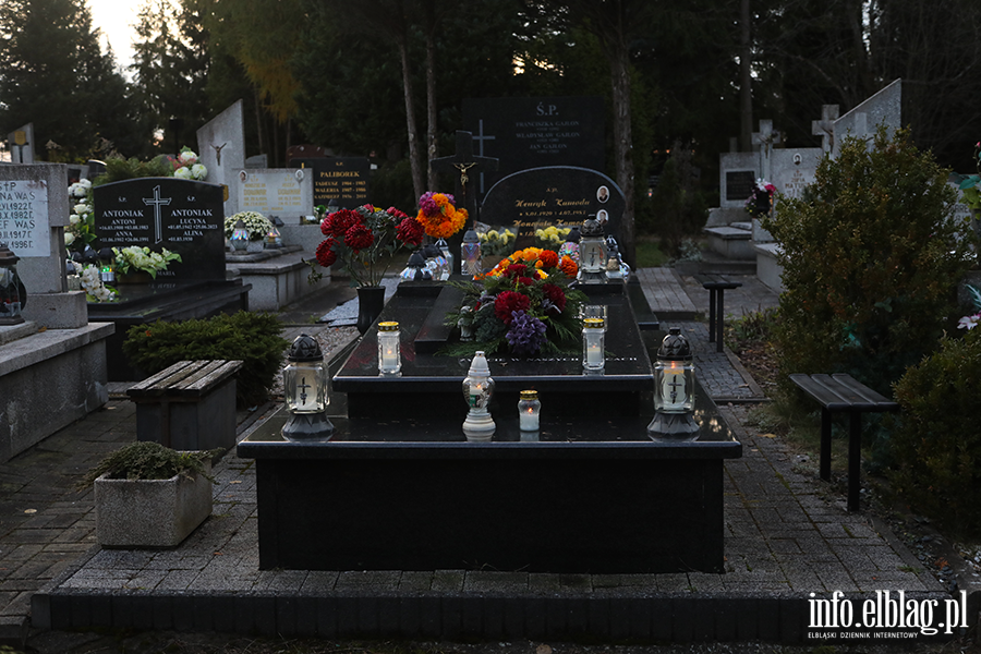 Cmentarz D�bica w blasku zniczy, fot. 10