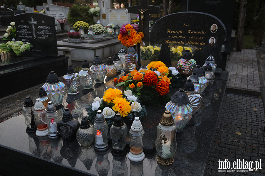 Cmentarz D�bica w blasku zniczy, fot. 11