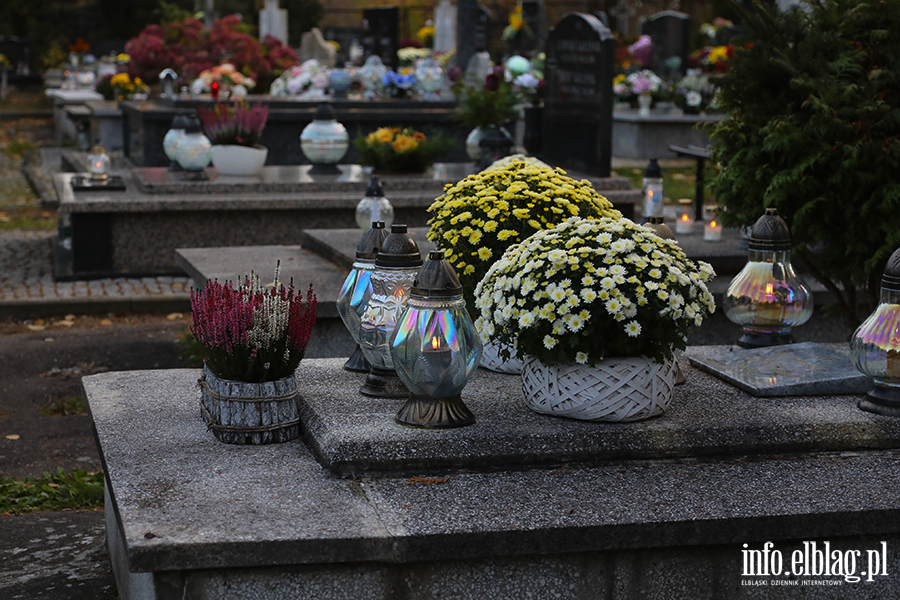 Cmentarz D�bica w blasku zniczy, fot. 12