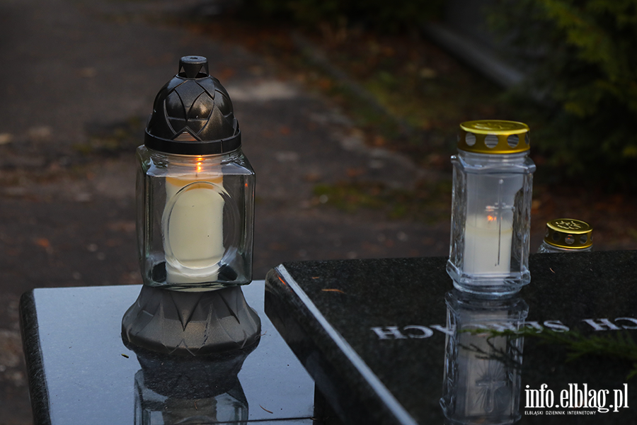 Cmentarz D�bica w blasku zniczy, fot. 13