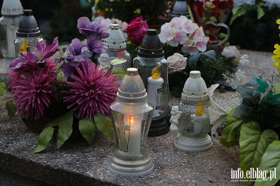 Cmentarz D�bica w blasku zniczy, fot. 14