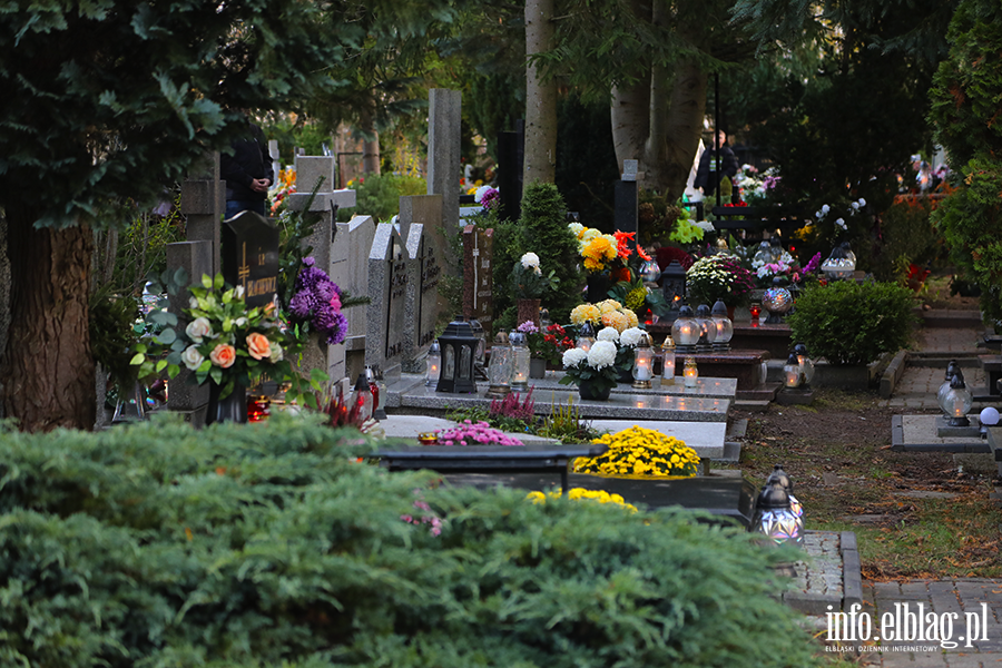 Cmentarz D�bica w blasku zniczy, fot. 15