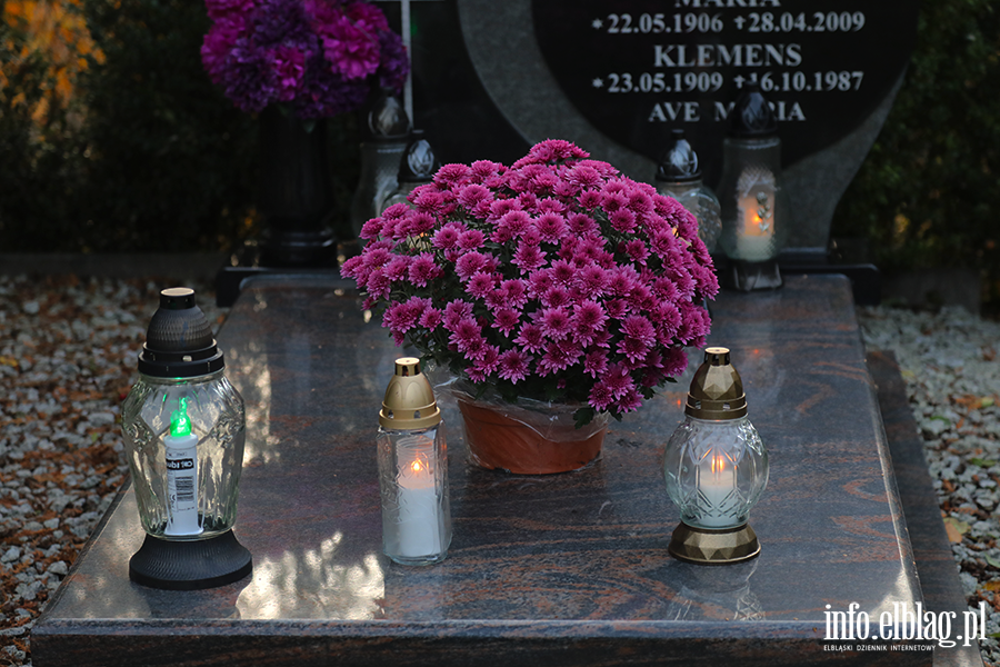 Cmentarz D�bica w blasku zniczy, fot. 16