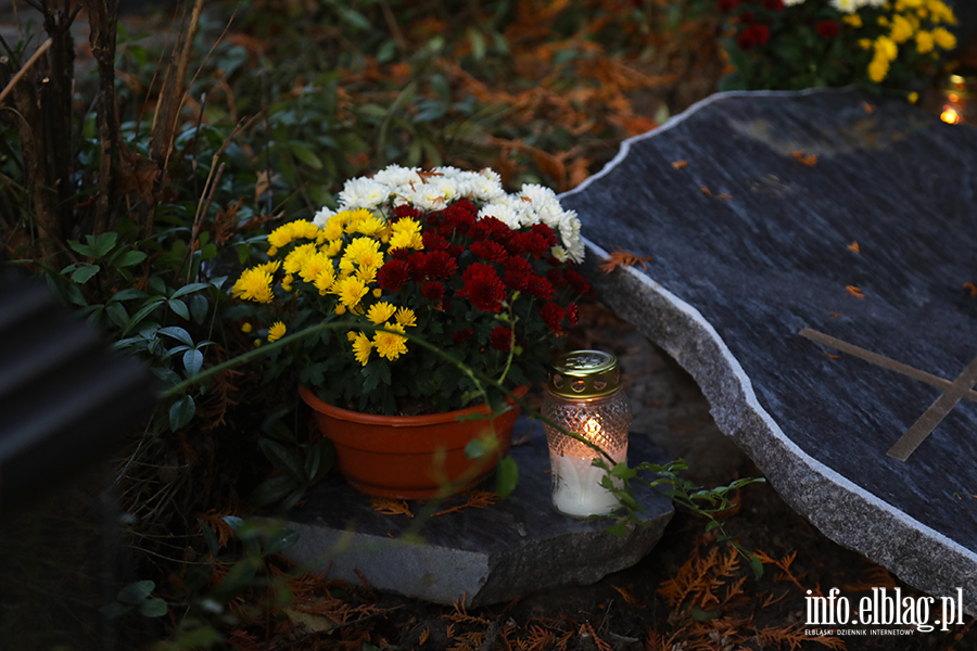 Cmentarz D�bica w blasku zniczy, fot. 19