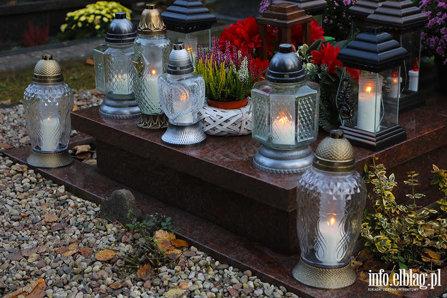 Cmentarz D�bica w blasku zniczy, fot. 21