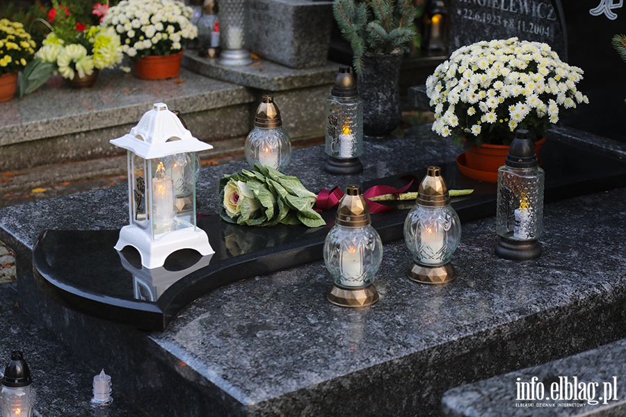 Cmentarz D�bica w blasku zniczy, fot. 22