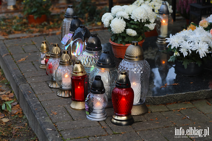 Cmentarz D�bica w blasku zniczy, fot. 23