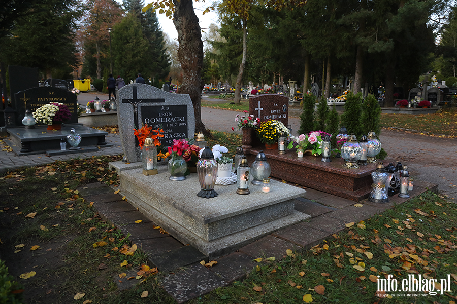 Cmentarz D�bica w blasku zniczy, fot. 24