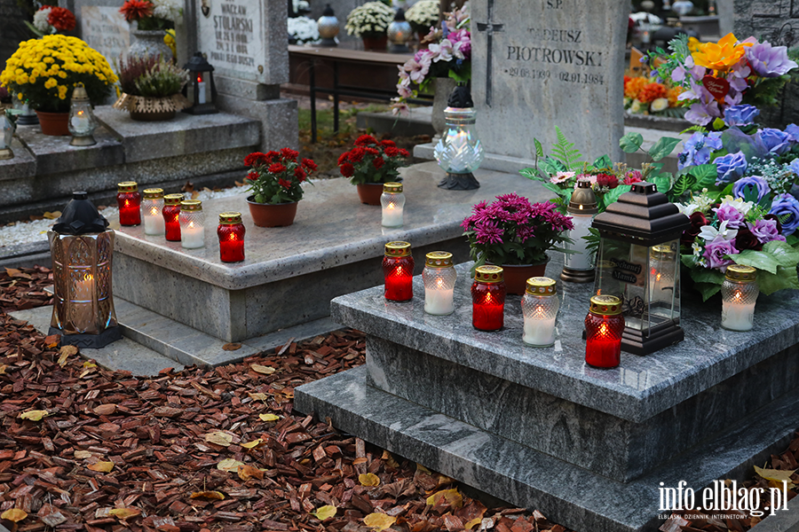 Cmentarz D�bica w blasku zniczy, fot. 25