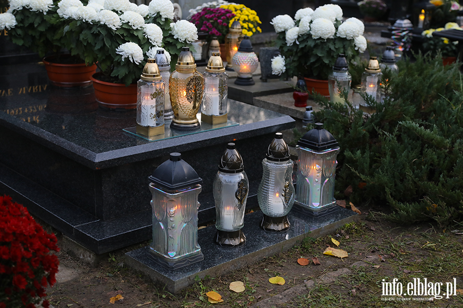 Cmentarz D�bica w blasku zniczy, fot. 26