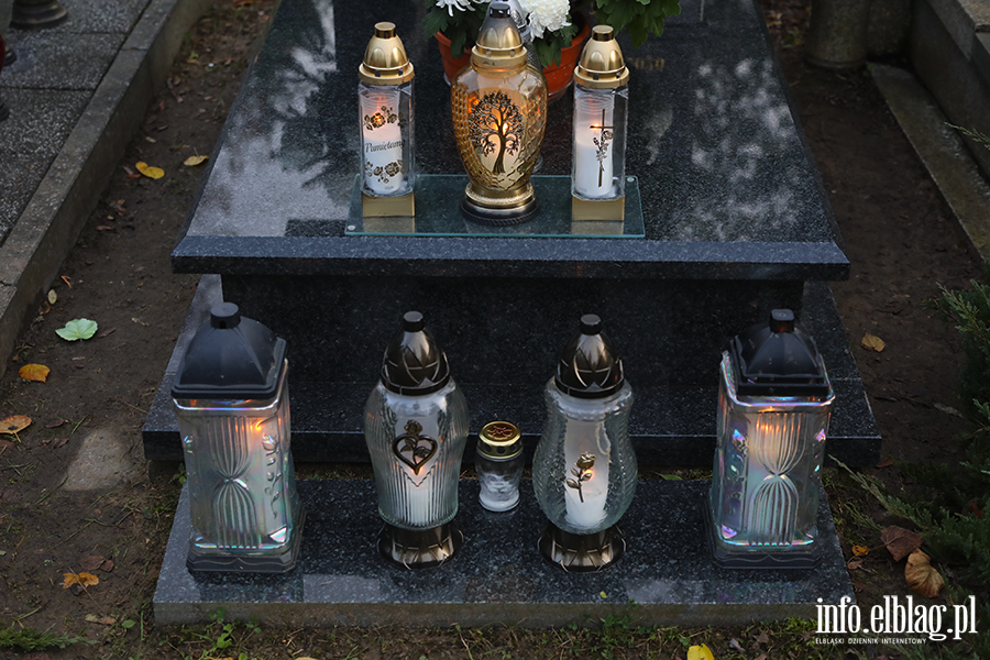 Cmentarz D�bica w blasku zniczy, fot. 27