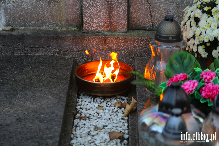 Cmentarz D�bica w blasku zniczy, fot. 28