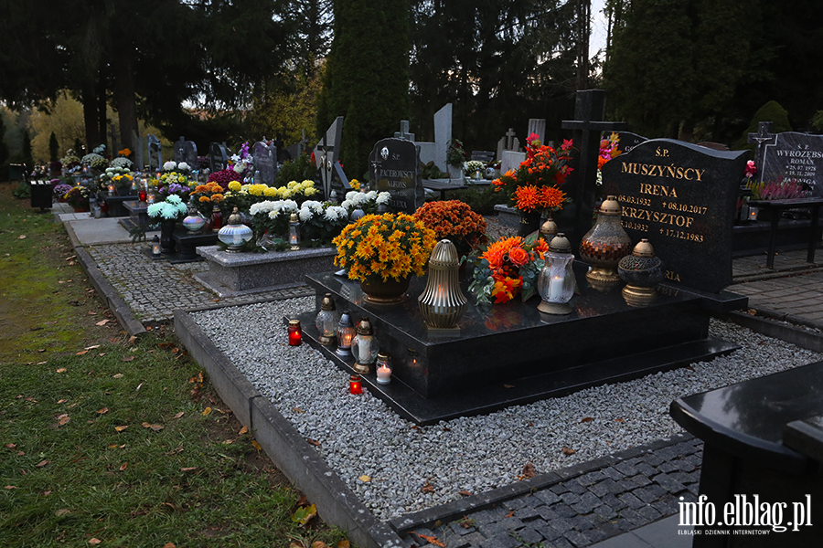 Cmentarz D�bica w blasku zniczy, fot. 30