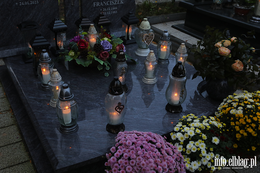 Cmentarz D�bica w blasku zniczy, fot. 32