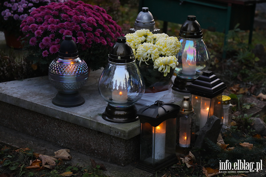 Cmentarz D�bica w blasku zniczy, fot. 34