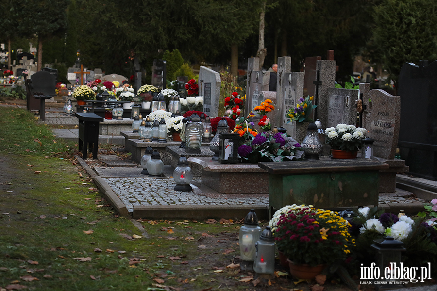 Cmentarz D�bica w blasku zniczy, fot. 35