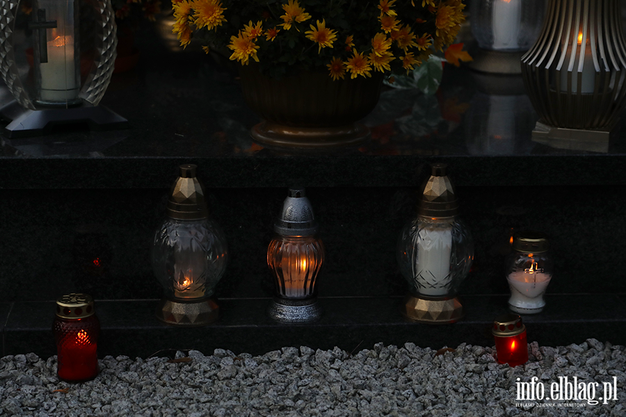 Cmentarz D�bica w blasku zniczy, fot. 36