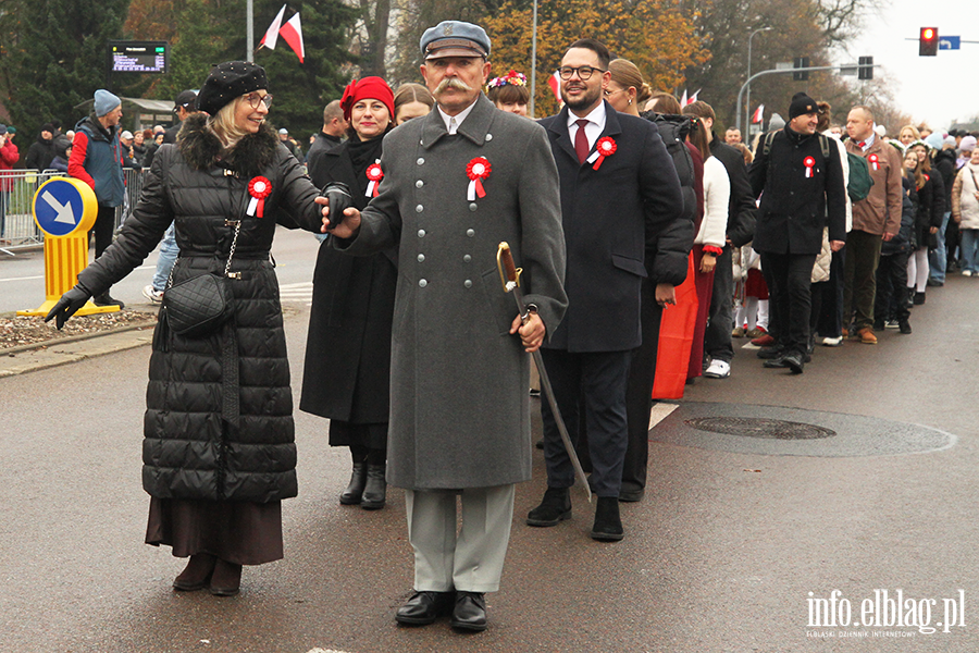 Polonez na ulicach Elblga z okazji Narodowego wita Niepodlegoci, fot. 2