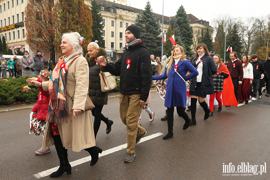 Polonez na ulicach Elblga z okazji Narodowego wita Niepodlegoci, fot. 6
