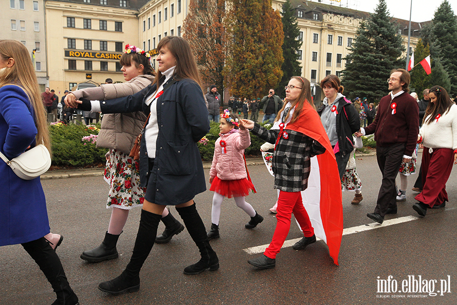 Polonez na ulicach Elblga z okazji Narodowego wita Niepodlegoci, fot. 7